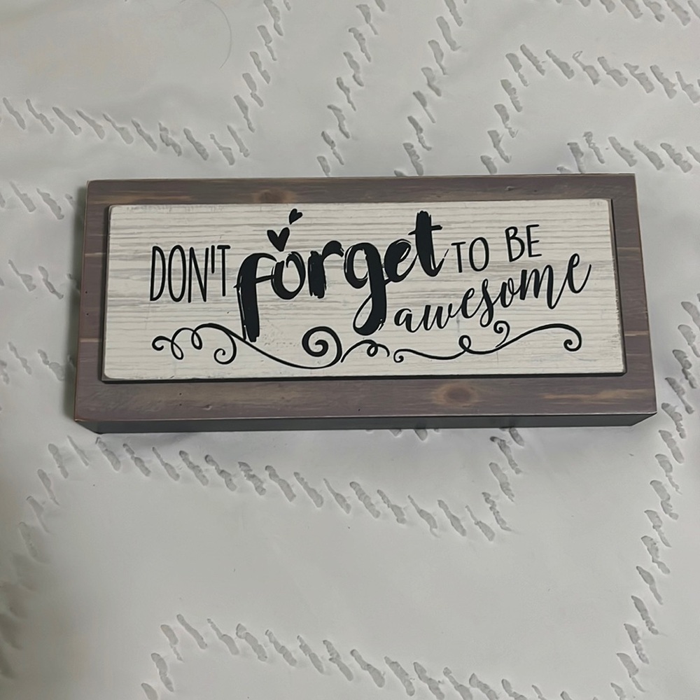 🖼️ Don’t Forget To Be Awesome Sign Decor